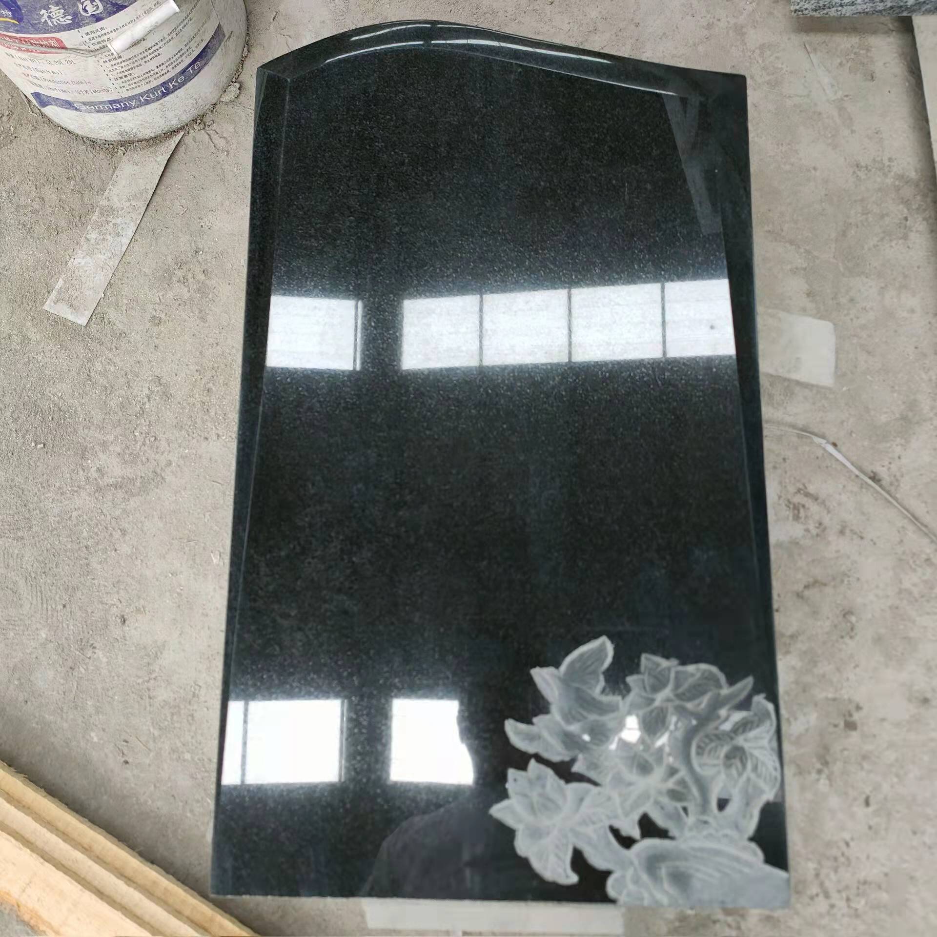 黑色花崗巖墓碑